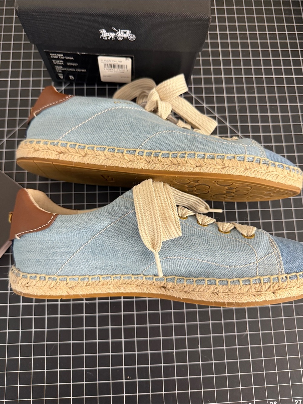 Great Condition Women Coach Sneakers Size 9. - Picture 7 of 11